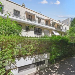 Paris XVIe - Flandrin - Henri Martin - Duplex "comme une maison" - Balcon large et vue verdoyante.