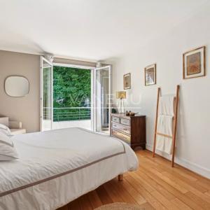 Paris XVIe - Flandrin - Henri Martin - Duplex "comme une maison" - Balcon large et vue verdoyante.