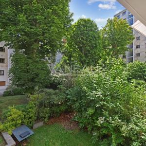 Paris XVIe - Flandrin - Henri Martin - Duplex "comme une maison" - Balcon large et vue verdoyante.