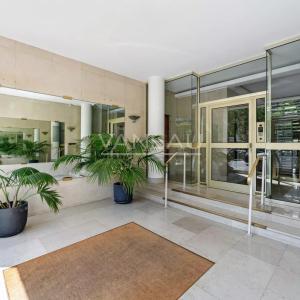 Paris XVIe - Flandrin - Henri Martin - Duplex "comme une maison" - Balcon large et vue verdoyante.