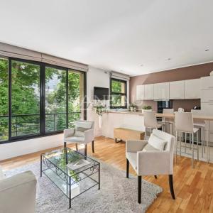 Paris XVIe - Flandrin - Henri Martin - Duplex "comme une maison" - Balcon large et vue verdoyante.