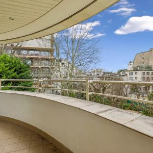 Paris XVIe - Ranelagh - Duplex en dernier étage - Terrasses et verdure.