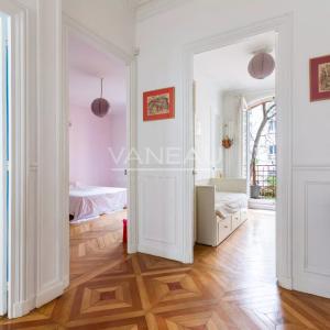 Paris XVe - DEMEURE FAMILIALE (291²m² Carrez - 370 m² au sol) et son jardin (95m²)