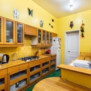 Paris XVe - DEMEURE FAMILIALE (291²m² Carrez - 370 m² au sol) et son jardin (95m²)