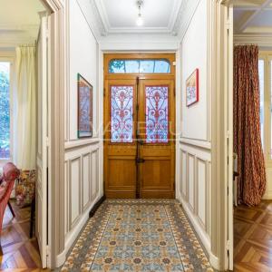 Paris XVe - DEMEURE FAMILIALE (291²m² Carrez - 370 m² au sol) et son jardin (95m²)