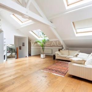 Paris XVe - DEMEURE FAMILIALE (291²m² Carrez - 370 m² au sol) et son jardin (95m²)