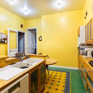 Paris XVe - DEMEURE FAMILIALE (291²m² Carrez - 370 m² au sol) et son jardin (95m²)