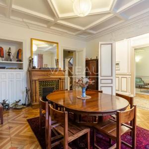 Paris XVe - DEMEURE FAMILIALE (291²m² Carrez - 370 m² au sol) et son jardin (95m²)