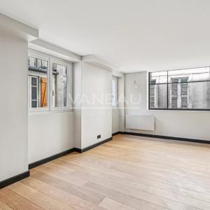 Paris IXe - Saint Georges / Rue des Martyrs - Maison de ville rénovée avec rooftop 42 m2 DPE C