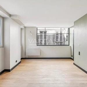 Paris IXe - Saint Georges / Rue des Martyrs - Maison de ville rénovée avec rooftop 42 m2 DPE C