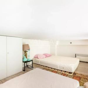 PARIS VIe _ Loft Rez de jardin Pont Neuf
