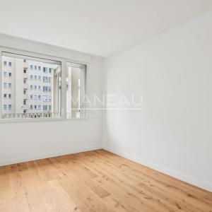 Issy-les-Moulineaux - Trois pièces rénové avec large balcon