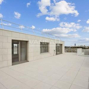 Issy-les-Moulineaux - Appartement familial dernier étage avec terrasse panoramique de 148 m²