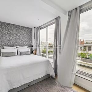 Appartement d'exception avec vue imprenable sur la Tour Eiffel - Etage élevé avec balcon filant et arboré -