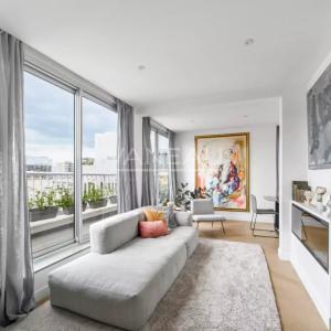 Appartement d'exception avec vue imprenable sur la Tour Eiffel - Etage élevé avec balcon filant et arboré -