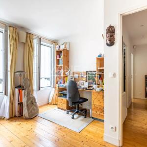 Paris XVIIIe - Maison de ville familiale avec cour arborée à l'avant plein sud -