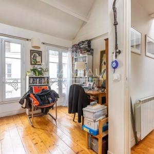 Paris XVIIIe - Maison de ville familiale avec cour arborée à l'avant plein sud -