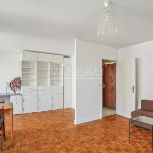 Paris XVe - Volontaires-Blomet - Appartement trois pièces avec balcon au calme