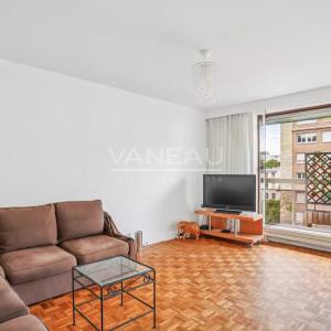 Paris XVe - Volontaires-Blomet - Appartement trois pièces avec balcon au calme