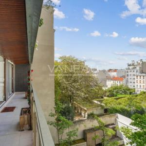 Paris XVe - Volontaires-Blomet - Appartement trois pièces avec balcon au calme
