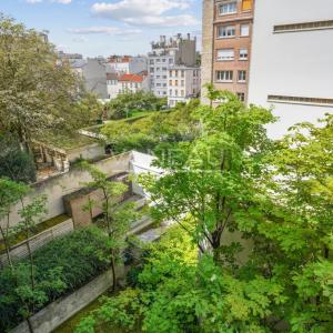 Paris XVe - Volontaires-Blomet - Appartement trois pièces avec balcon au calme