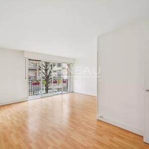 Paris XIIe - Picpus : Appartement une pièce transformable en deux pièces, balcon au calme