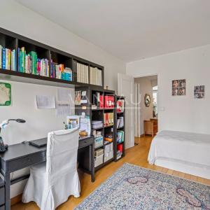 Paris XVe - Appartement trois pièces avec balcon