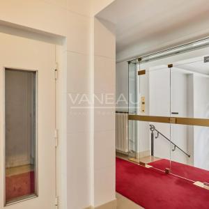 PARIS XVI - Appartement familial avec extérieur. studio et box