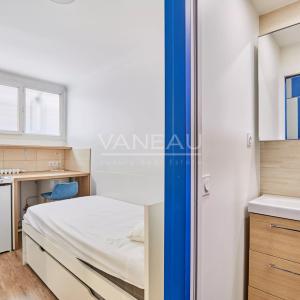 PARIS XVI - Appartement familial avec extérieur. studio et box