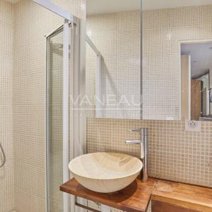 PARIS XVI - Appartement familial avec extérieur. studio et box