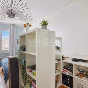 PARIS XVI - Appartement familial avec extérieur. studio et box
