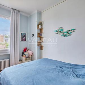 PARIS XVI - Appartement familial avec extérieur, en étage élevé.