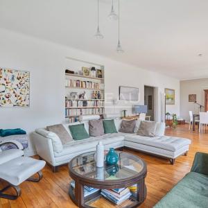 PARIS XVI - Appartement familial avec extérieur. studio et box