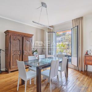 PARIS XVI - Appartement familial avec extérieur, en étage élevé.
