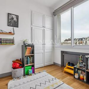 Paris XVIe - Auteuil Sud - Appartement familial quatre chambres en étage élevé. Vue Dégagée.