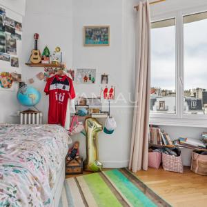 Paris XVIe - Auteuil Sud - Appartement familial quatre chambres en étage élevé. Vue Dégagée.