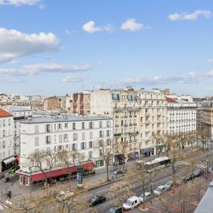 Paris XVIe - Auteuil Sud - Appartement familial quatre chambres en étage élevé. Vue Dégagée.