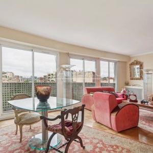 PARIS XVI - Auteuil Sud - Appartement familial avec balcon large et vue dégagée.