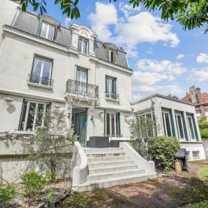 Suresnes - Val d'Or - Maison de famille avec jardin.
