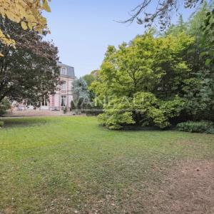Évreux (27) - Magnifique propriété. Domaine sur parc arboré de 2200 m² -