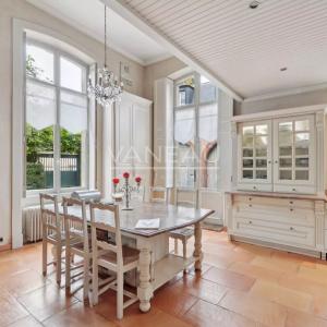 Évreux (27) - Magnifique propriété. Domaine sur parc arboré de 2200 m² -