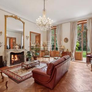 Évreux (27) - Magnifique propriété. Domaine sur parc arboré de 2200 m² -