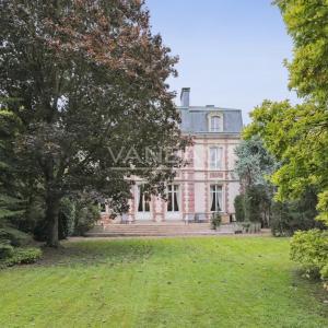 Évreux (27) - Magnifique propriété. Domaine sur parc arboré de 2200 m² -
