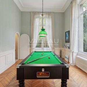 Évreux (27) - Magnifique propriété. Domaine sur parc arboré de 2200 m² -