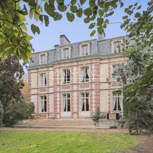 Évreux (27) - Magnifique propriété. Domaine sur parc arboré de 2200 m² -