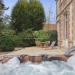 Évreux (27) - Magnifique propriété. Domaine sur parc arboré de 2200 m² -