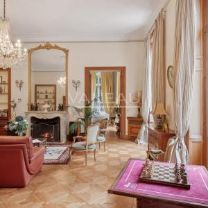 Évreux (27) - Magnifique propriété. Domaine sur parc arboré de 2200 m² -