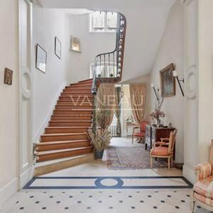 Évreux (27) - Magnifique propriété. Domaine sur parc arboré de 2200 m² -