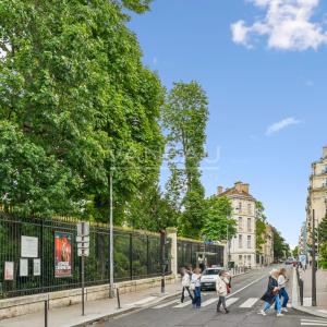 Paris VIe - Proche Luxembourg - Appartement refait de deux chambres au 3eme étage
