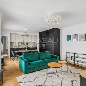 Paris VIe - Proche Luxembourg - Appartement refait de deux chambres au 3eme étage